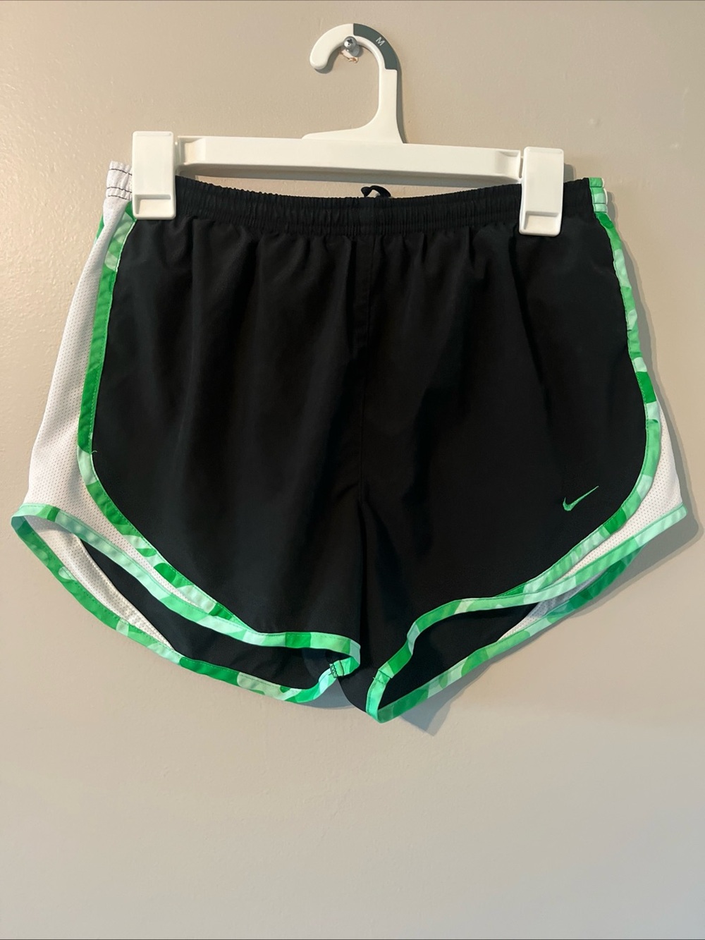 Nike Dri-FIT Women’s Running Shorts Small Black/Green Trim Logo Elastic Waist